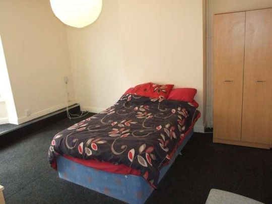 3 bedroom flat to rent - Photo 1