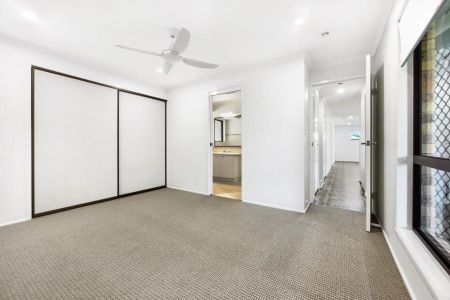 2 Street Frontage - Spacious Home - Photo 3