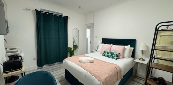 Studio Flat, Pembroke Road, W8 - Photo 2