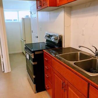 ***Spacious 2 Bd and 1 Br Suite for Rent*** - Photo 4