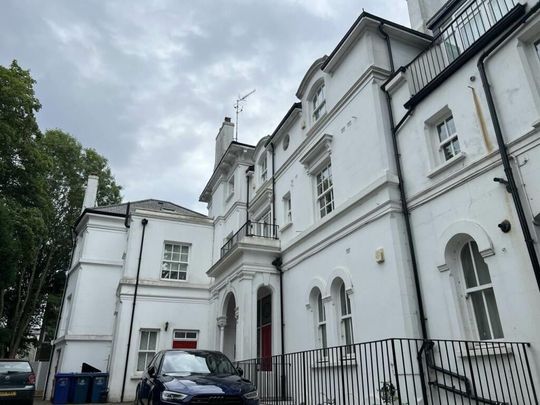 3 Bed Flat, West Hill, HA2 - Photo 1