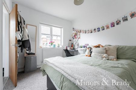 6 bedroom detached bungalow to rent - Photo 2