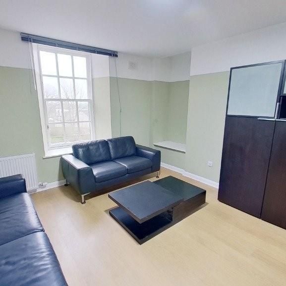 5 bedroom flat to rent - Photo 1