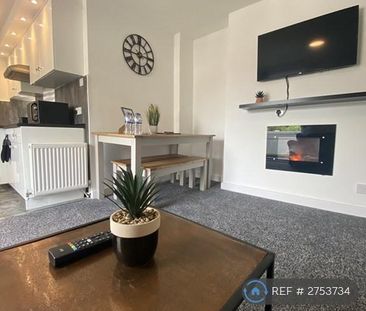 3 bedroom flat to rent - Photo 1