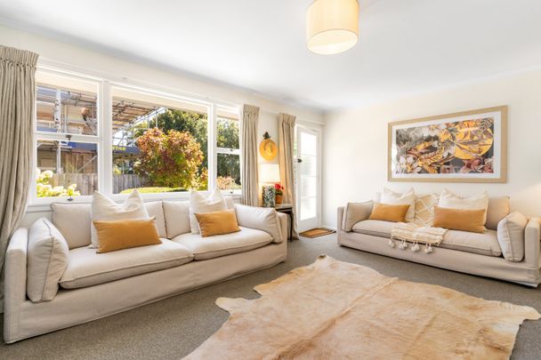 Spacious two-bedroom unit in St Albans - Photo 1