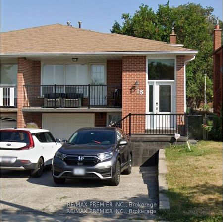 For Lease - 18 Madonna Gardens, Toronto, Ontario - Photo 2