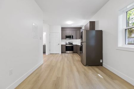 For Lease - 178 Woodward Avenue Unit# C, London North, Ontario - Photo 4