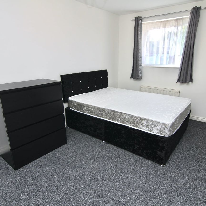 1 Bed Flat, Swan Lane, CV2 - Photo 1