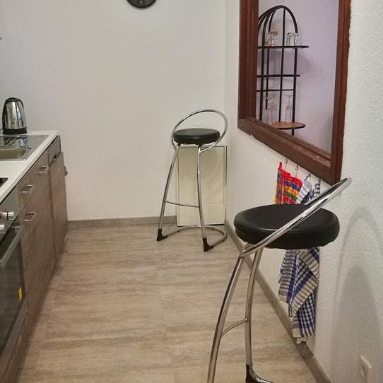 2-ZKB, vollmöbliert mit EBK & Balkon/Terrasse – barrierearm - Photo 1