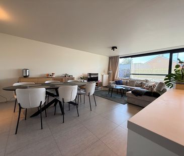 Gelijkvloers twee- slaapkamerappartement met autostaanplaats in Meu... - Photo 1