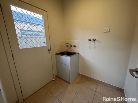 21 Elsternwick Street, Caroline Springs, VIC 3023 - Photo 5