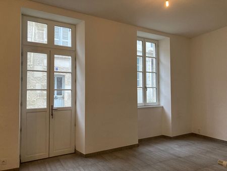 Location appartement 3 pièces, 57.00m², Fontenay-le-Comte - Photo 2