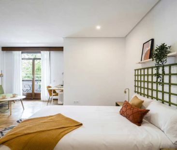 Room in a shared 7-bedroom apartment for rent in Castellana. - Photo 2