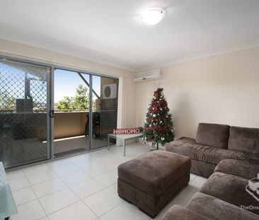 Spacious 3 Bedrooms Unit with low maintenance facilities - Photo 1