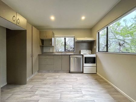 Charming 2-Bedroom Standalone Home - Photo 2