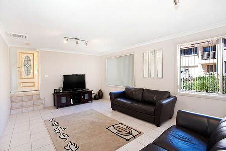 Townhouse In Shellharbour Village - Photo 4