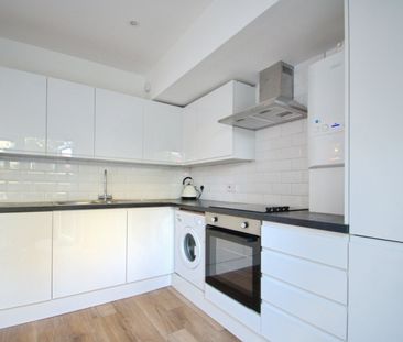 Maisonette to rent - Burwood Avenue, Bromley, BR2 - Photo 1