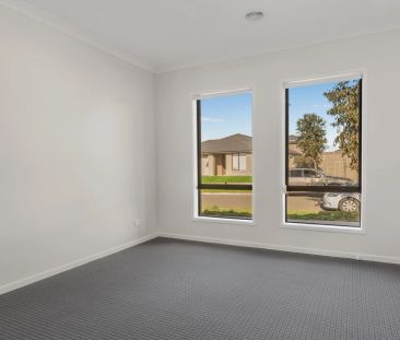 Lovely 3 Bedroom Home - Photo 2