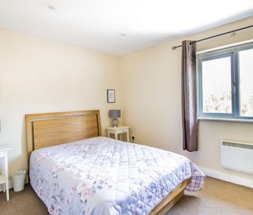 2 bed Flat To Let - Photo 2