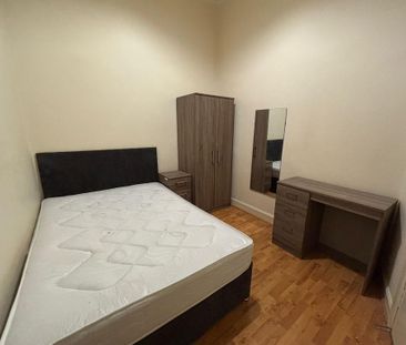 4 bedroom flat to rent - Photo 6