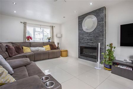 4 bedroom detached house to rent - Photo 3