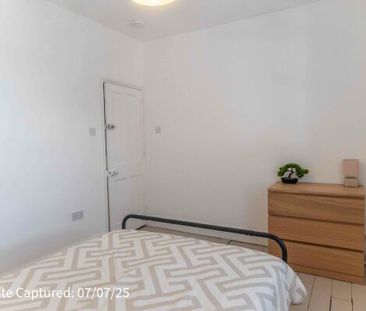 13, Earle Street - Photo 3