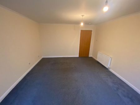 3 bedroom flat to rent - Photo 2