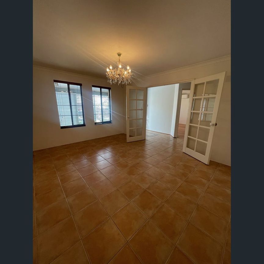 NEAT & TIDY FAMILY HOME! - Photo 1