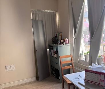Room in a Shared Flat, Melrose Road, HA5 - Photo 3