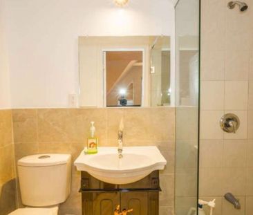 For Lease - 118 Shuter St Street Unit# Master Room A Main Floor, To... - Photo 6