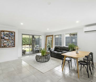 Modern 4 bedroom Family Home in Pimpama Village Estate - Photo 3