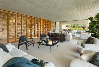 Contemporay villa with five car garage and panoramic sea views in El Madroñal