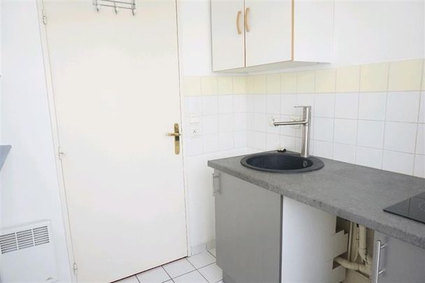 Beau T2 de 39 m2 situé dans une résidence sécurisée dans le vieux Lille. réf G143-12 - Photo 1