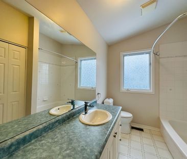 For Lease - 21 Granton Avenue, Meadowlands - Crestview and Area, On... - Photo 6