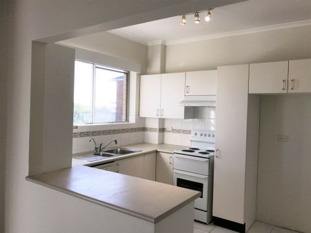 Sunny 2 bed Beachside Apartment - Photo 5