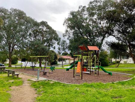 Family home with surrounding Parklands - Photo 5