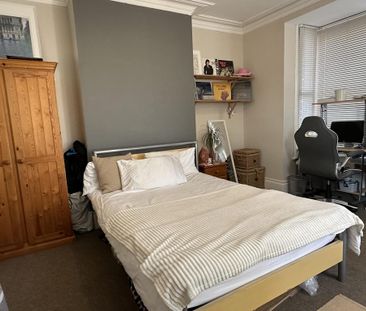 6 bedroom terraced house to rent - Photo 4