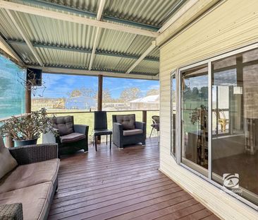 RURAL RETREAT - BILLS INCLUDED - Photo 4