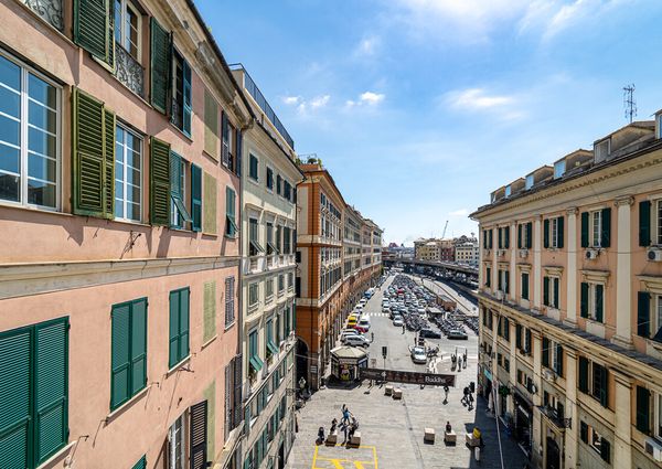 Appartamento in Piazza de Marini a Genova