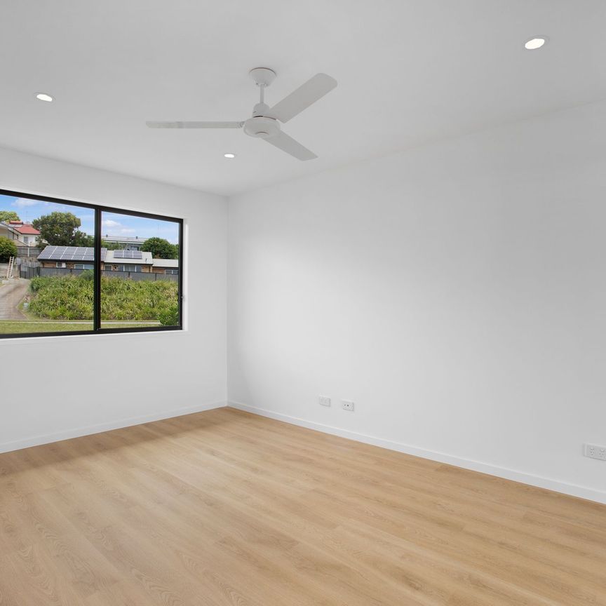 Modern Townhouse in Fantastic Location! - Photo 1