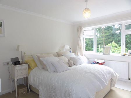4 bedroom detached house to rent - Photo 4