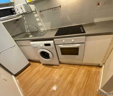 1 bedroom property to rent in Southall - Photo 2