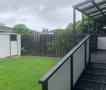 Cozy 2 Bedroom Home - Great Location - Photo 4