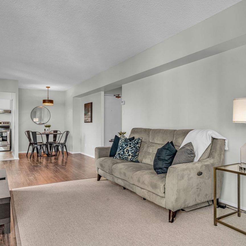 200 Bay Street - Photo 1