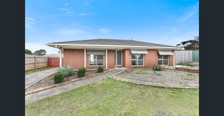 Comfortable Family Living in a Convenient Cranbourne Location - Photo 3