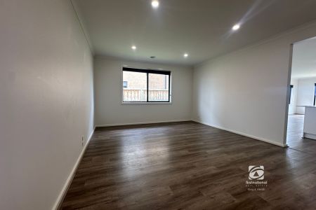 ESTABLISHED HIGH QUALITY HOME - Photo 2