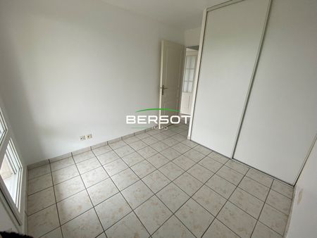 Location Besançon T2 quartier Bregille avec terrasse et parking - Photo 2