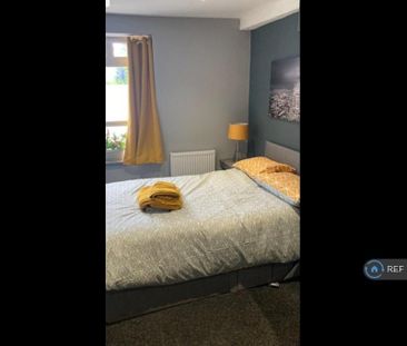 1 bedroom in a flat share to rent - Photo 3