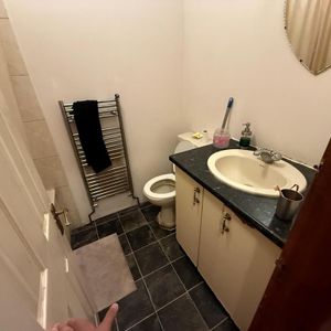 1 bedroom in a house share to rent - Photo 2