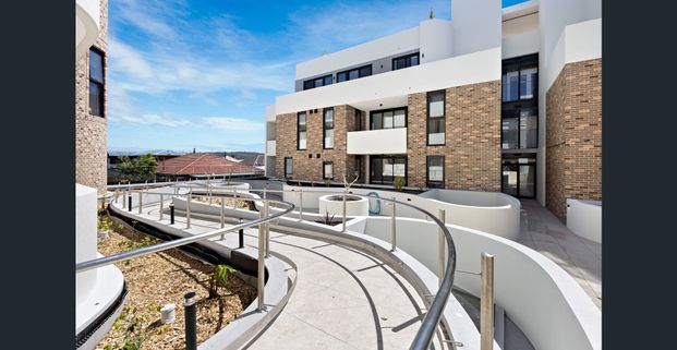 Penthouse Styled 3 Bedroom 2 Bathroom Apartment In the heart of Adamstown - Photo 1